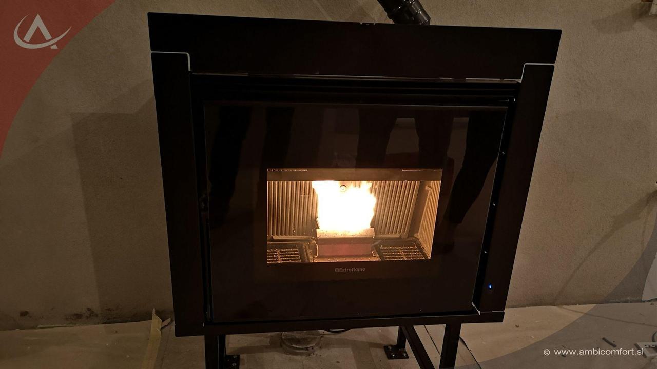 Kamin na pelete Extraflame Comfort P70 Air s predalom